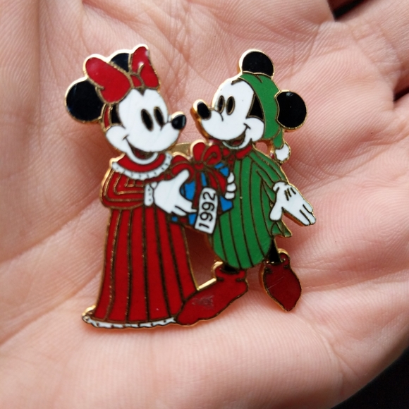 Vintage 1992 Disney Mickey and Minnie Lapel Pin - Picture 5 of 5